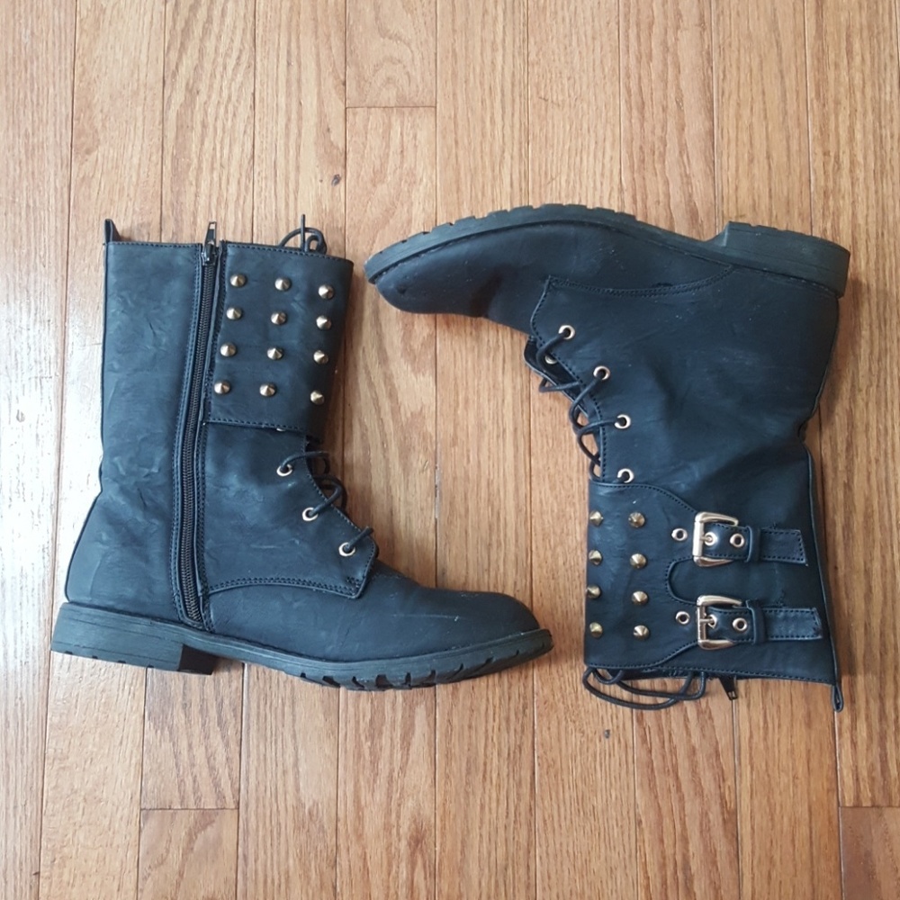 Lace combat boots