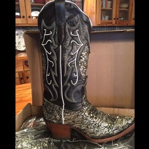 EUC embellished cowboy boots