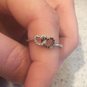 White gold!! Black and white diamonds hearts ring 💎 💍