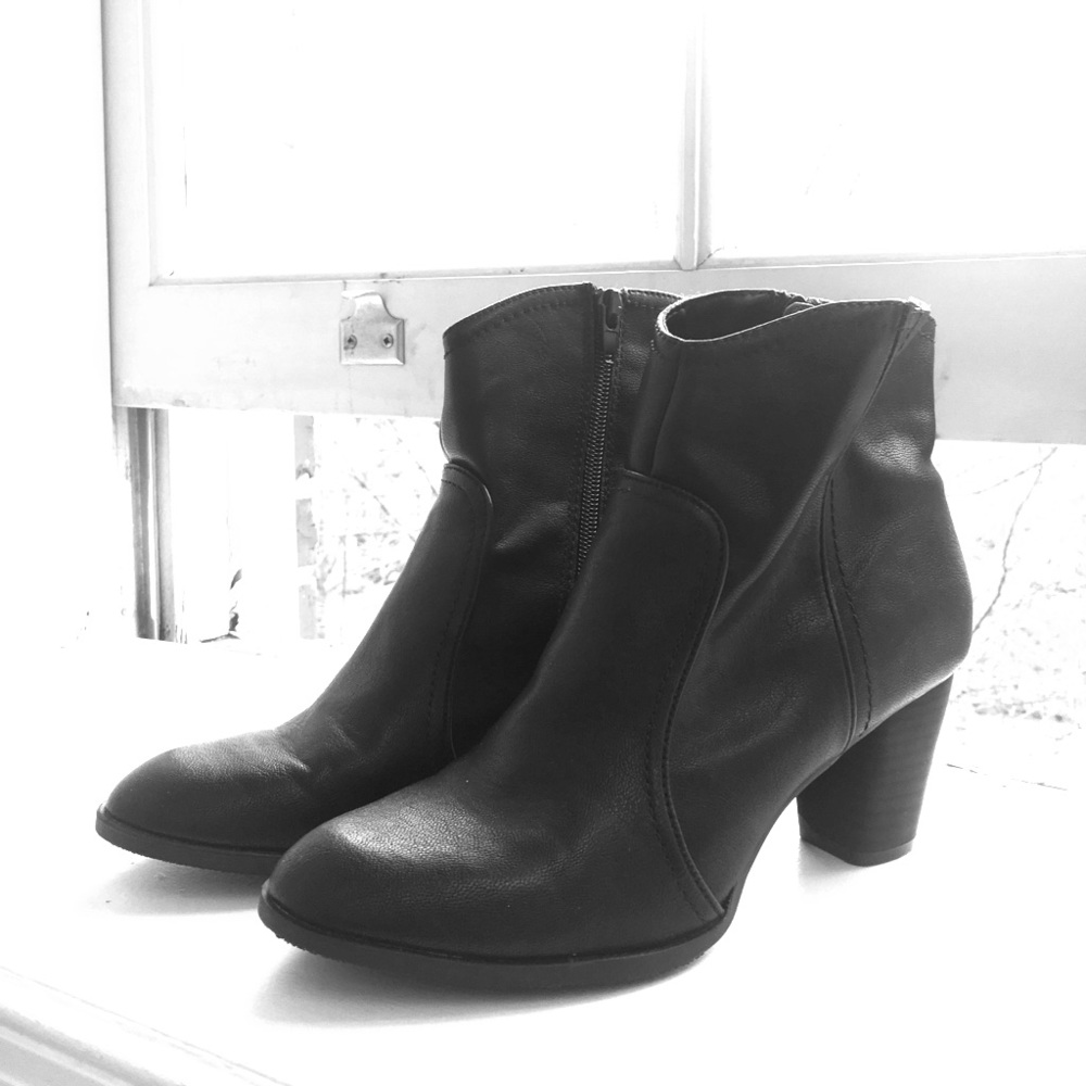 Bass Leather Heeled Boots!