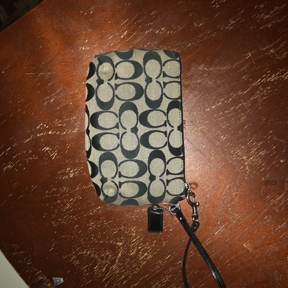 Coach wristlet. Used twice. Very good condition!