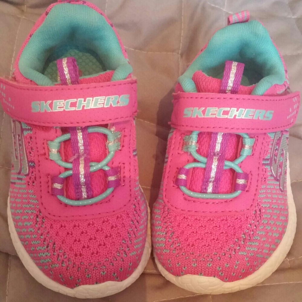 Skechers size 5 children tennis shoes