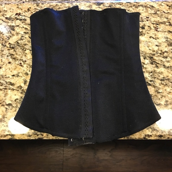 Black Corset-- Too small has never been worn - Picture 1 of 3