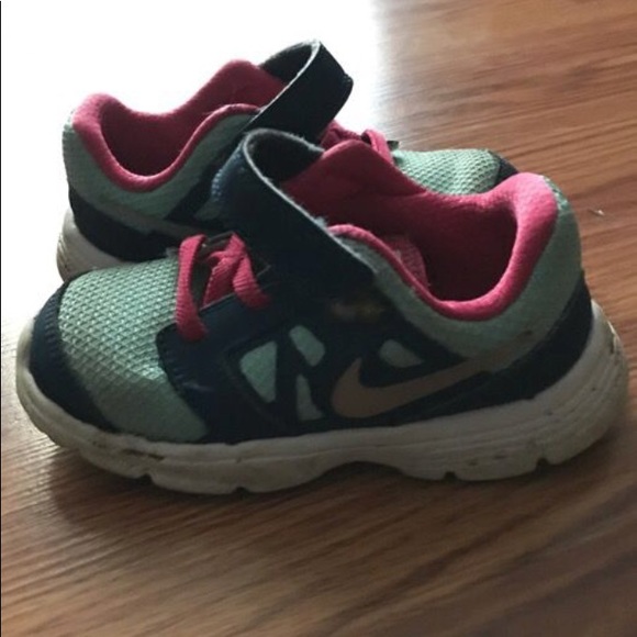 Cute toddler shoes!! - Picture 1 of 2