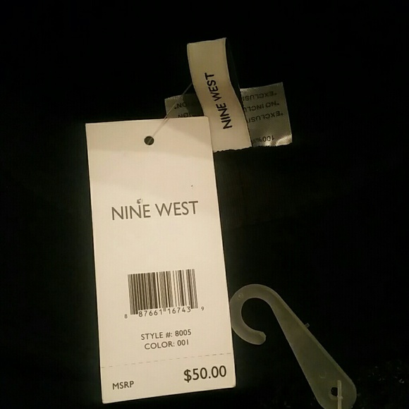 Nine West Felt Cloche flower hat. - Picture 3 of 3