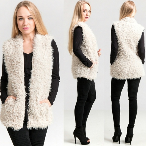 Jackets & Blazers - NWT 💥LAST ONE💥 Super Cute Faux Shearing Vest!