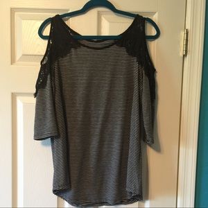 Open shoulder maternity top