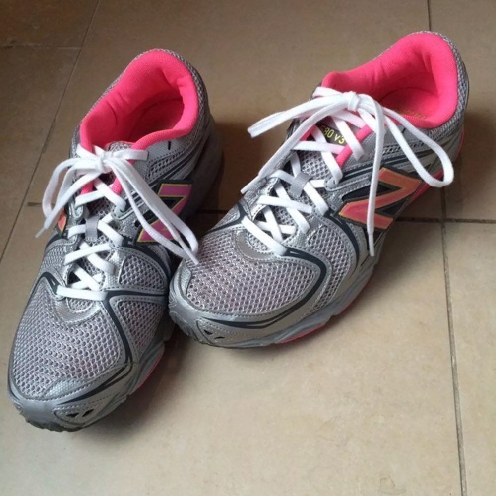 New balance tennis shoes