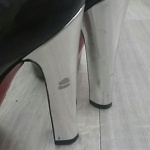 Auth Louboutin red bottoms sz 39.5 - Picture 4 of 5