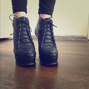 Elizabeth & James Leather lace-ups