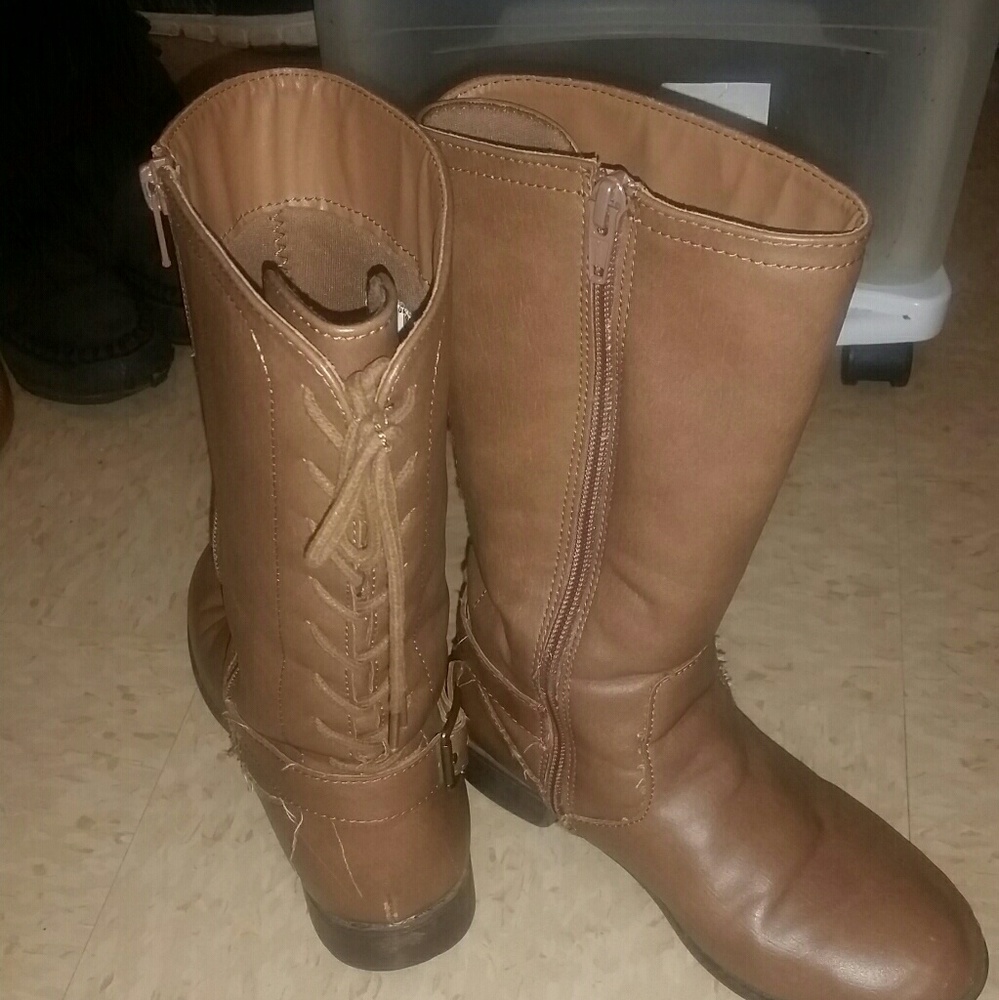 Youth Brown Boots size 3 (primary school age)