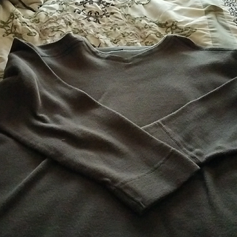 Size L layered looking thermal sweatshirt