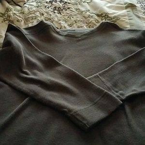 Size L layered looking thermal sweatshirt