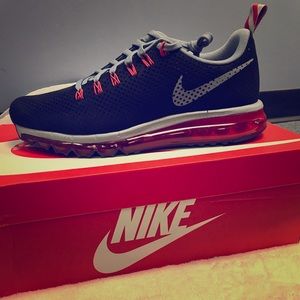 **** BRAND NEW**** never worn 
Nike Air Max Motion