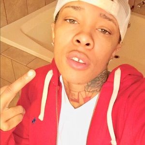 Meet your Posher, Vee