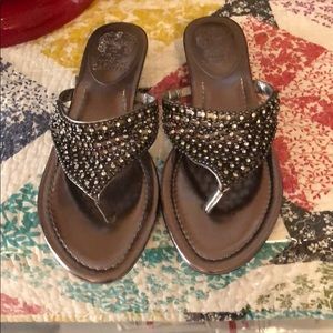 NEW Vince camuto steel metallic sandal