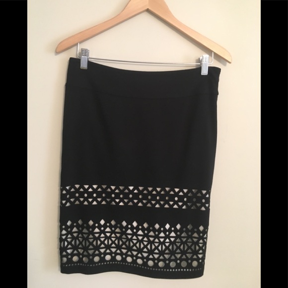 Black laser-cut skirt from The Limited, size 4 - Picture 1 of 5