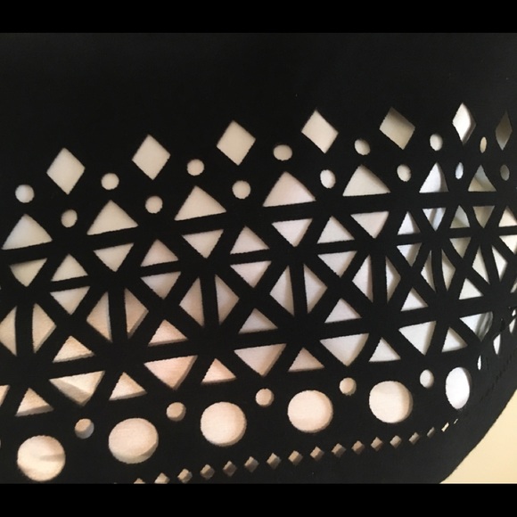 Black laser-cut skirt from The Limited, size 4 - Picture 2 of 5