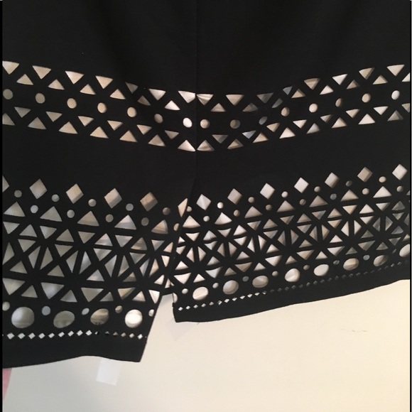 Black laser-cut skirt from The Limited, size 4 - Picture 4 of 5