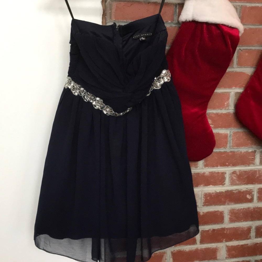 Strapless formal dress, navy blue.