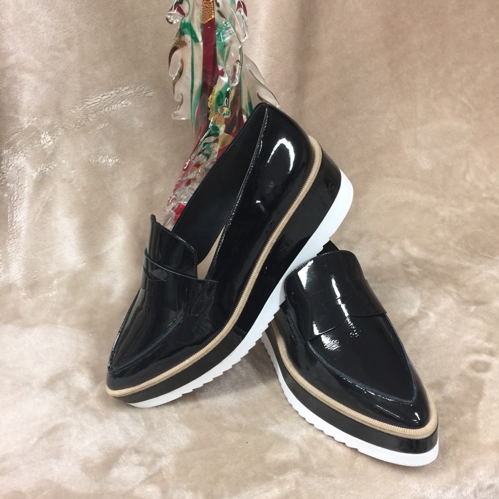 Saks Fifth Ave black patent leather loafers  sz6