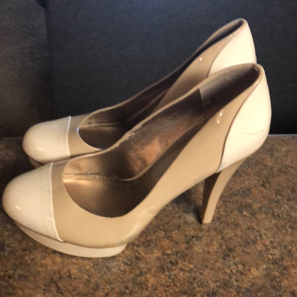 Bcbg pump