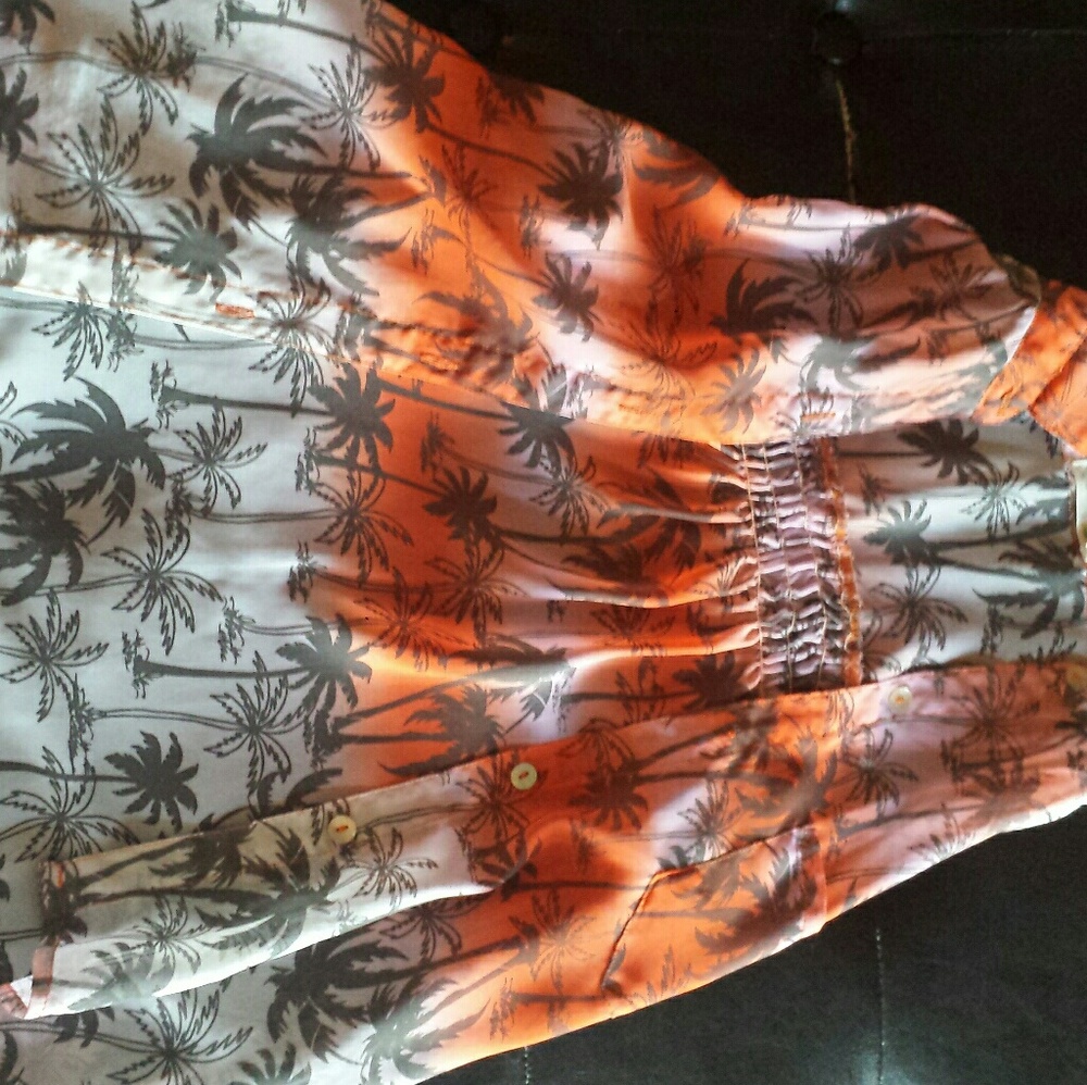Tropical light button up