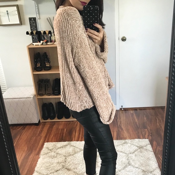 Sweaters - 🔸BOGO • Last 1 • Daniela Bell Sleeve Chenille