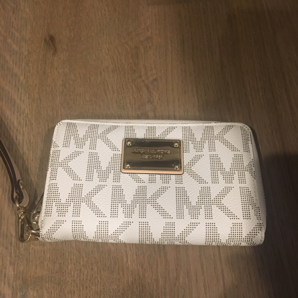 Michael kors wristlet