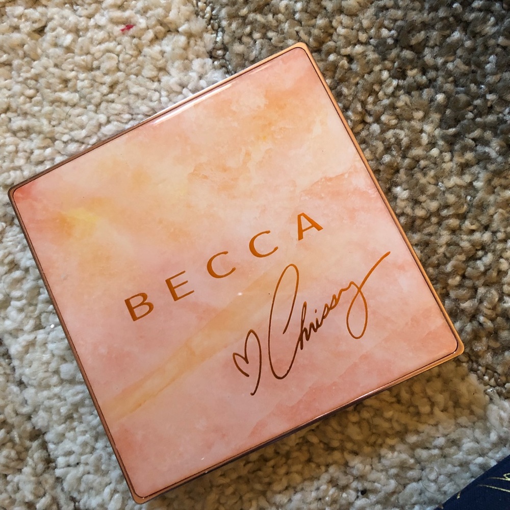 Becca X Chrissy Teigen Glow Face Palette