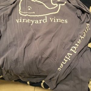 Large Vineyard Vines long sleeve hoodie t