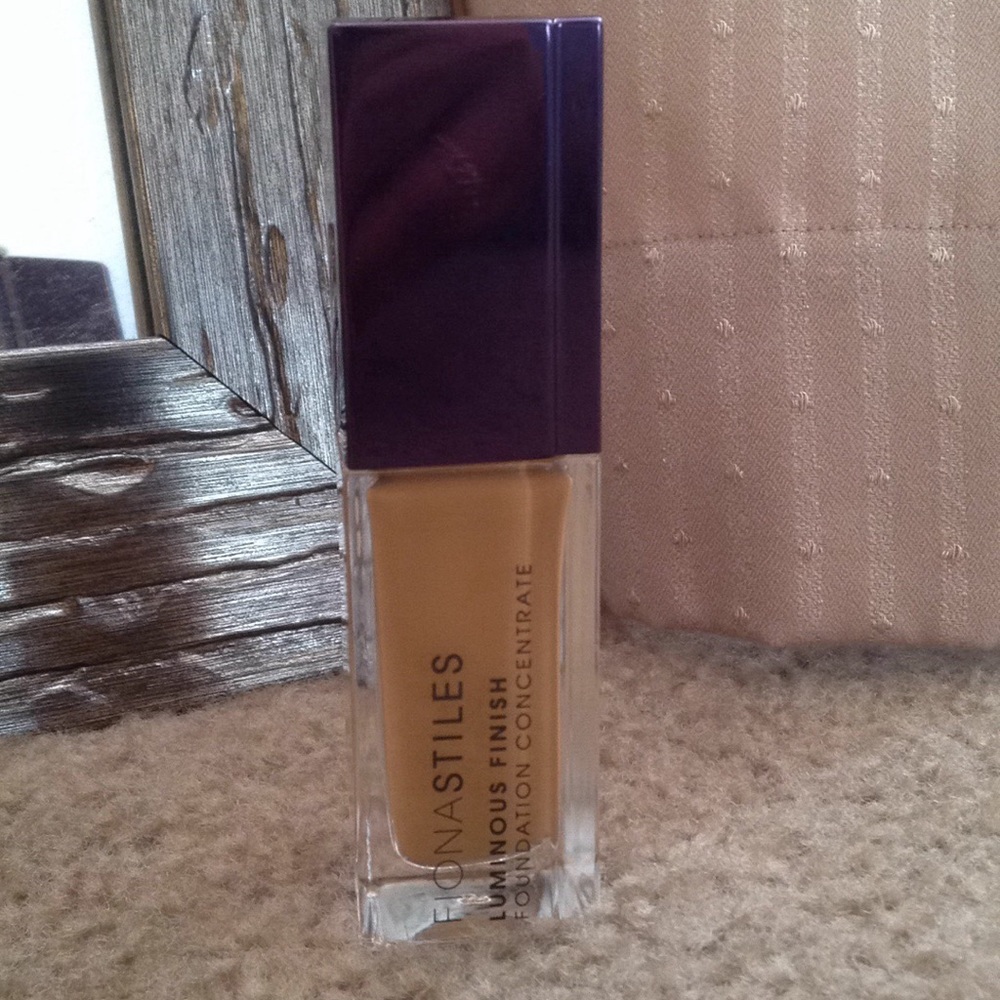 Fiona Stiles Luminous Finish Foundation