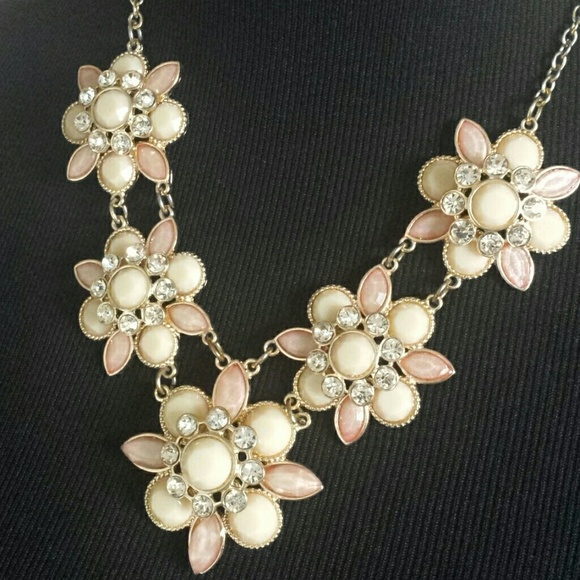Francesca's Collections Jewelry - Beautiful floral gemstone statement necklace