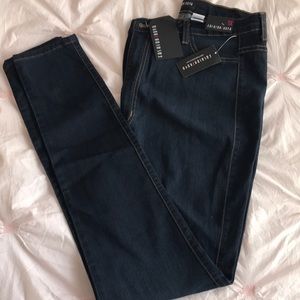 Never worn Fashion Nova jeans.