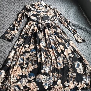 Elegant floral maxi dress!