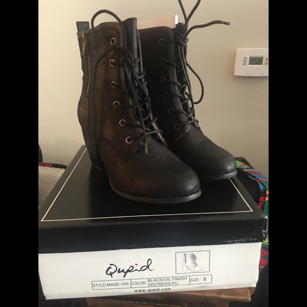 Half boot By QUPID Size 8 blk