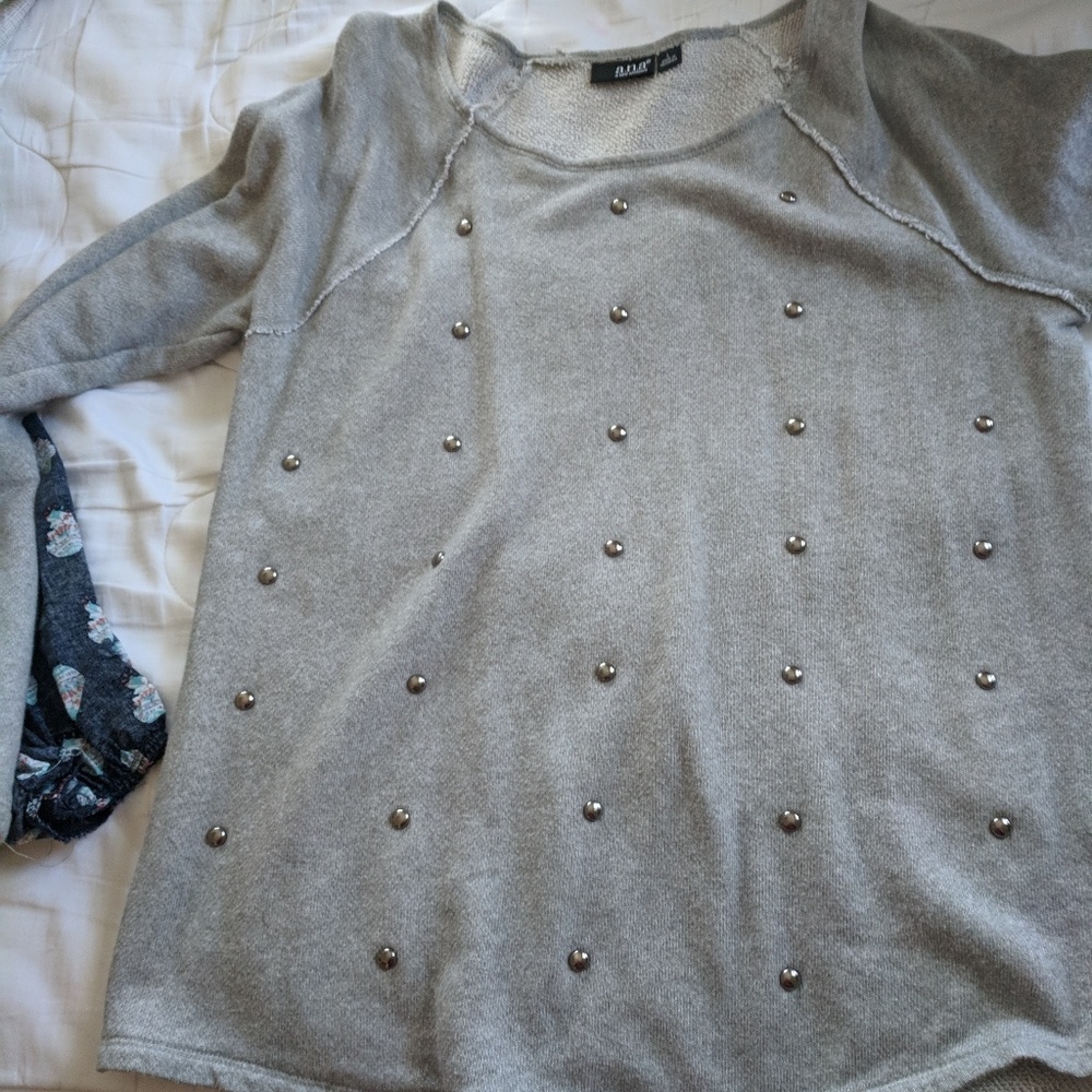 Gray sweatshirt with studs