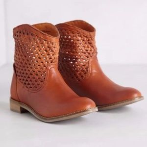 SEYCHELLES WOVEN TRAIL BOOTIES SIZE 6.5
