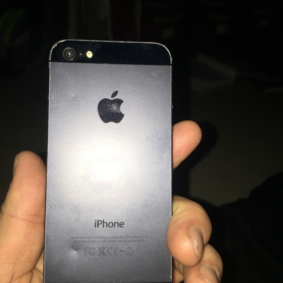IPHONE 5 UNLOCKED 32 GB - Picture 1 of 2