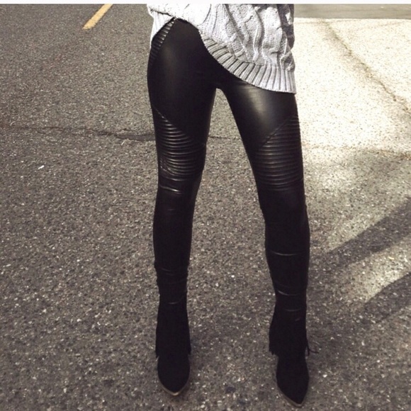 Last 2! ๐Faux Leather Moto Leggings - Picture 3 of 4