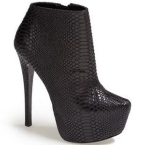 Steve Madden Viral Black Snake Skin Booties