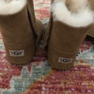 Brand New infant 4/5 UGG Caden boots