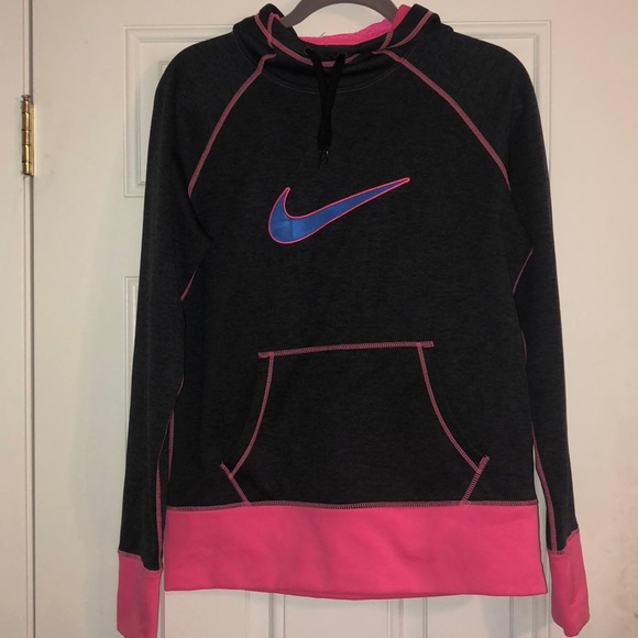 Nike Tops - NWOT Women’s Nike Therma Fit Hoodie Size Medium