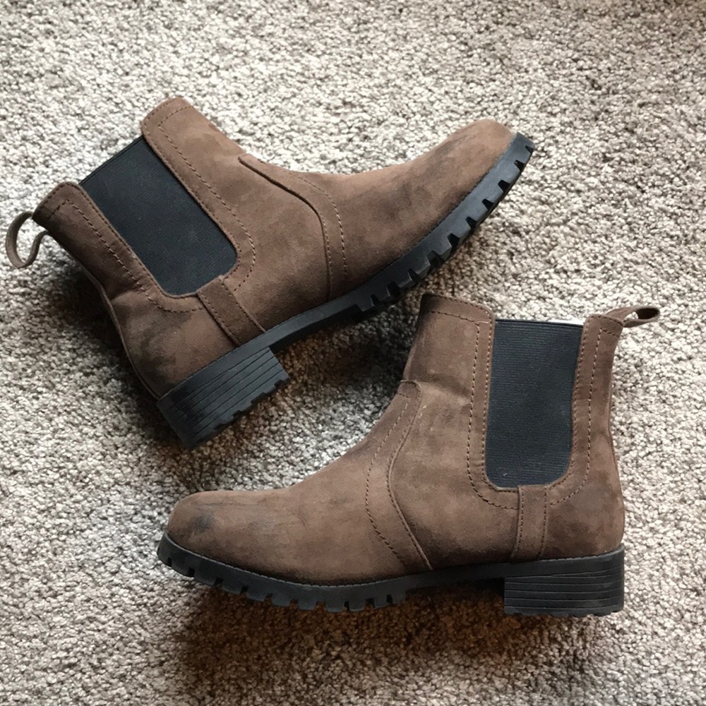 Brown Chelsea boot