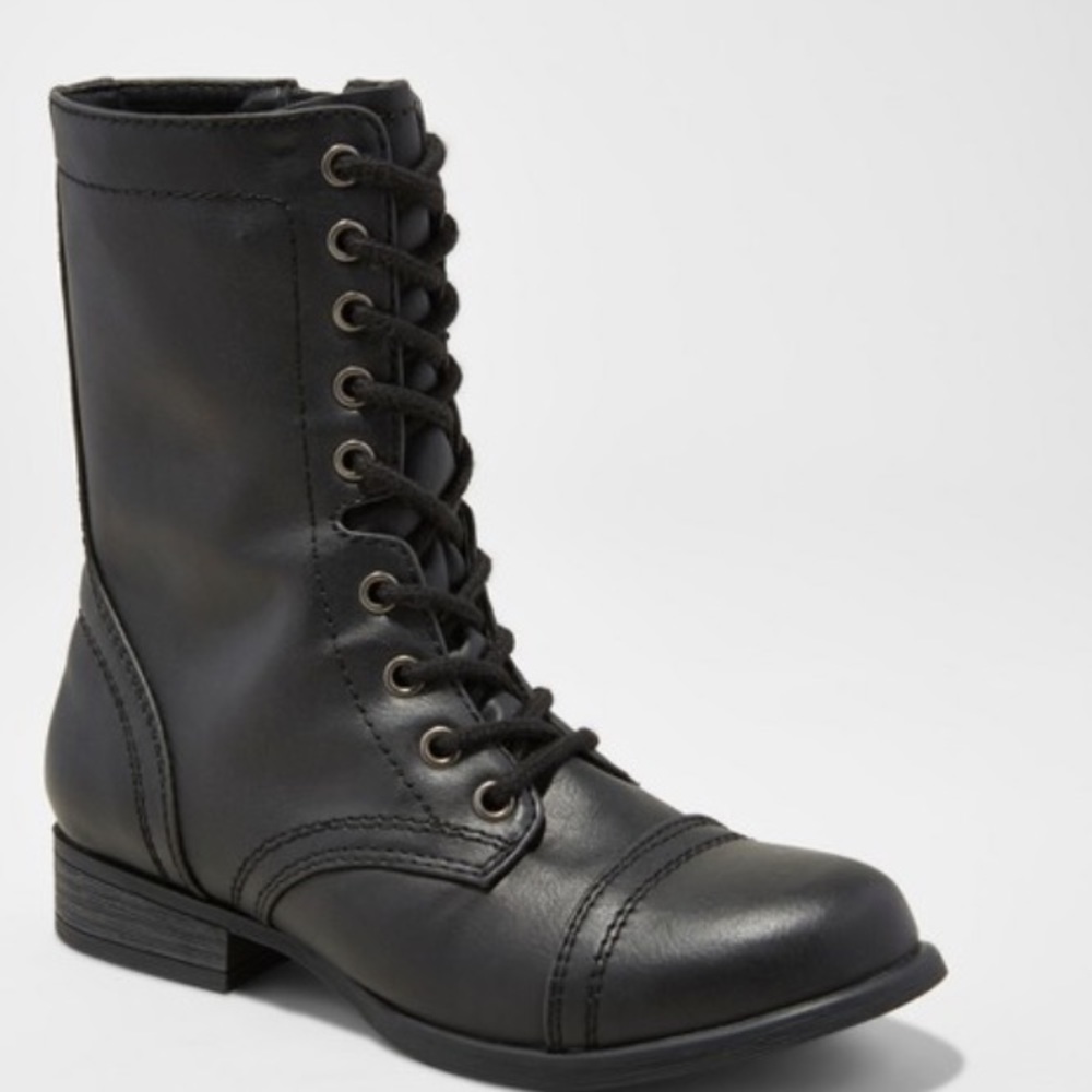 Combat boots