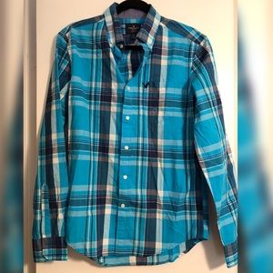 **MEN’S AMERICAN EAGLE BUTTON DOWN**