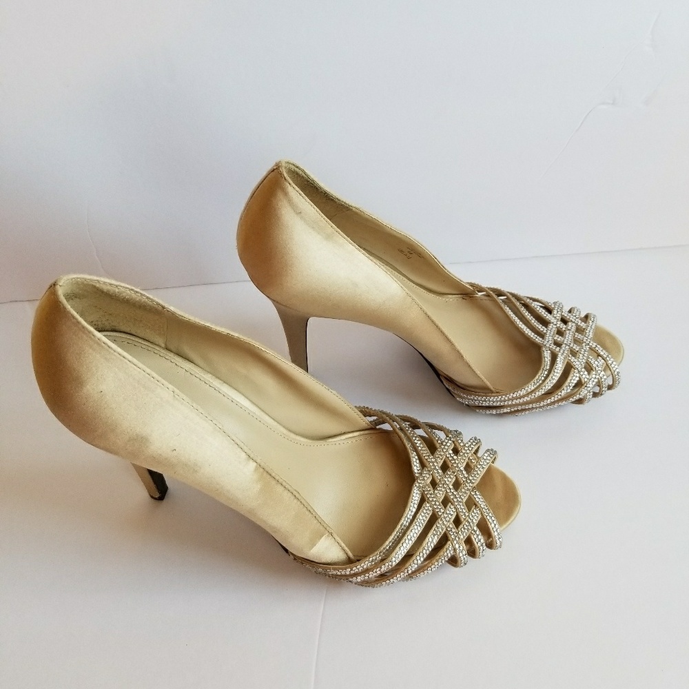 Ralph Lauren Balina Satin Pumps - NWOT