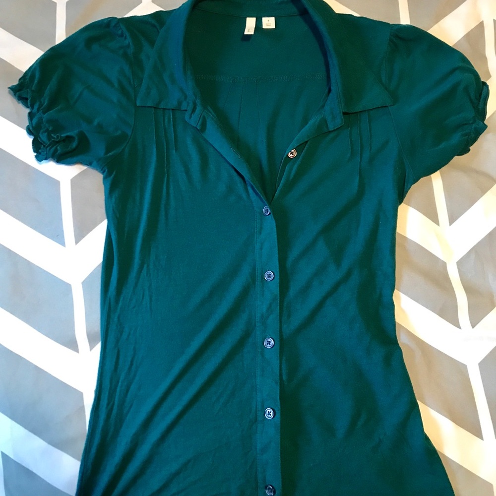 Cute Frenchi Top, perfect for work! Color is 🔥!!