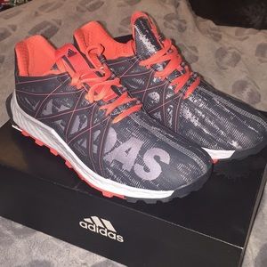 NWT Women’s Adidas vigor bounce running shoe sz 9