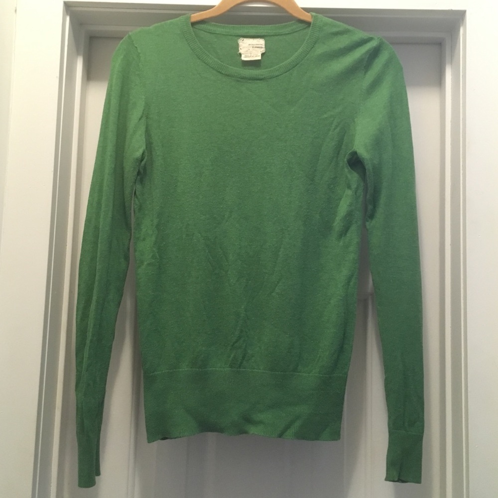 Green crew neck sweater